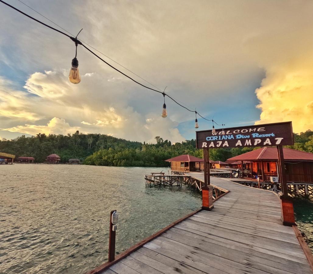 Coriana Dive Resort Waisai Exteriör bild