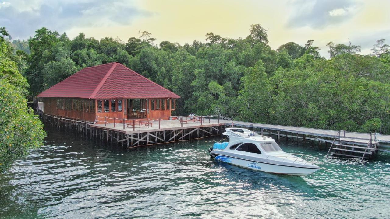 Coriana Dive Resort Waisai Exteriör bild